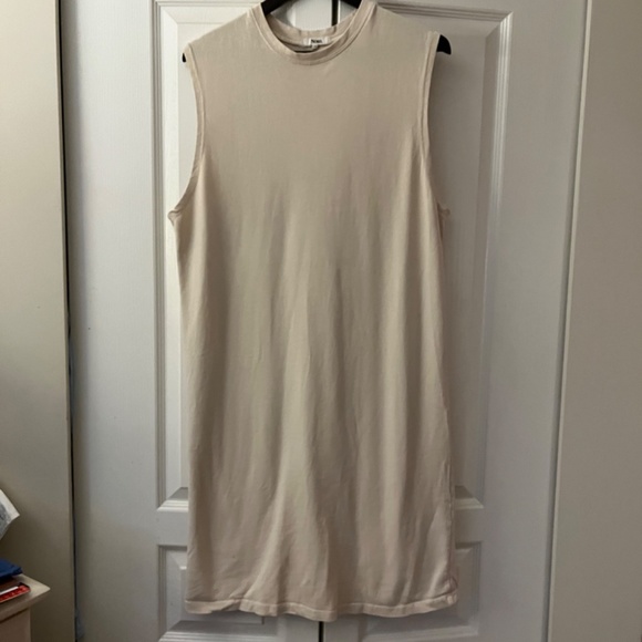 Noul T-Shirt Dress - Picture 1 of 3